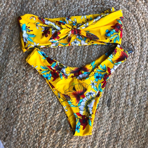 Super cute floral yellow bandeau bikini - Picture 2 of 8